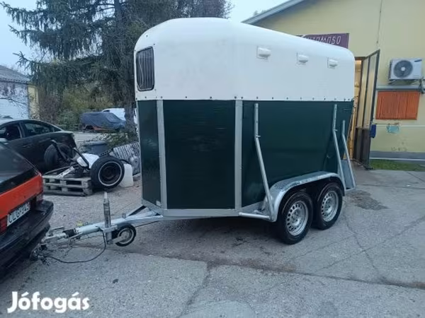 B kategóriás kettes lószállító