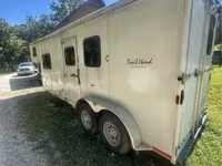 2009 Bison Coach 7280LQ Gooseneck Horse Trailer — fotografija 1